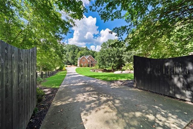 8365 Hurakan Creek Crossing, Cumming, GA 30028