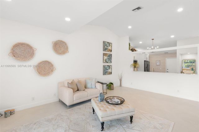 15465 Lake Magnolia Place, Delray Beach, FL 33484