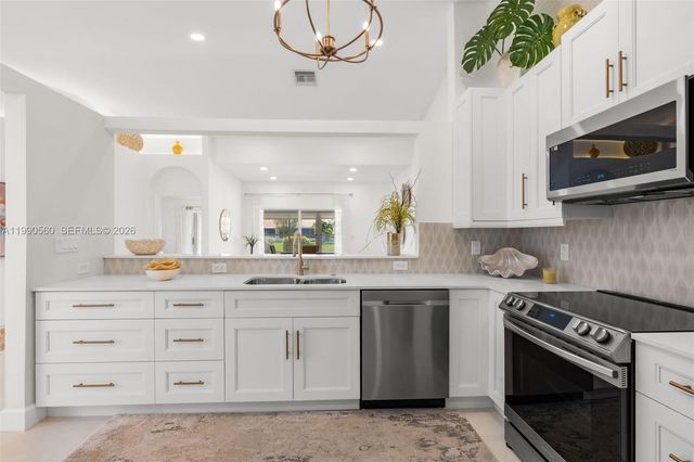 15465 Lake Magnolia Place, Delray Beach, FL 33484