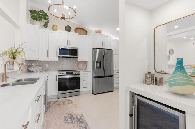 15465 Lake Magnolia Place, Delray Beach, FL 33484