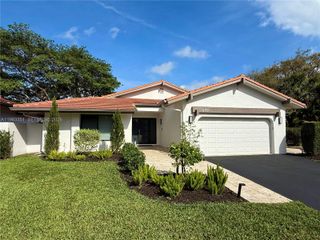 670 Deer Creek Hollows Cir, Deerfield Beach, FL 33442