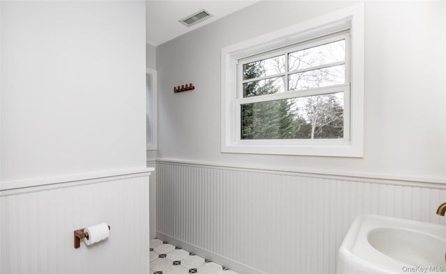 9 Helens Lane, Southampton, NY 11968