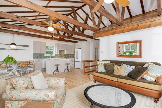 9 Helens Lane, Southampton, NY 11968