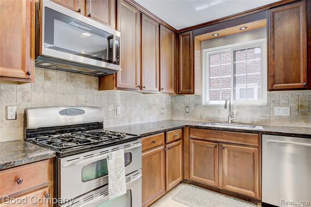 1422 Edgewood Drive, Royal Oak, MI 48067