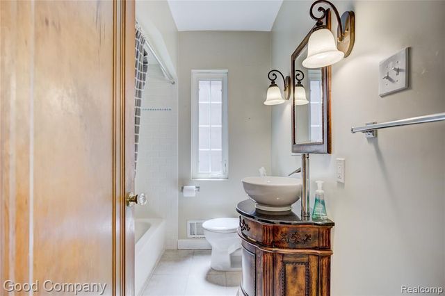 1422 Edgewood Drive, Royal Oak, MI 48067