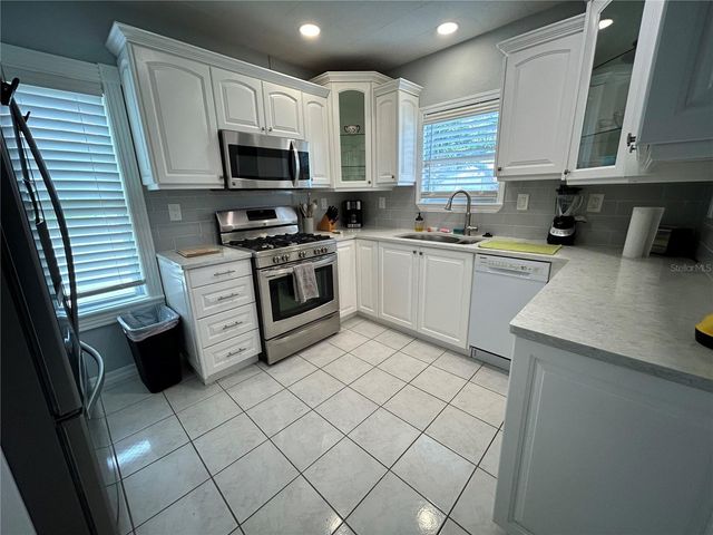 701 29TH AVENUE N, St Petersburg, FL 33704