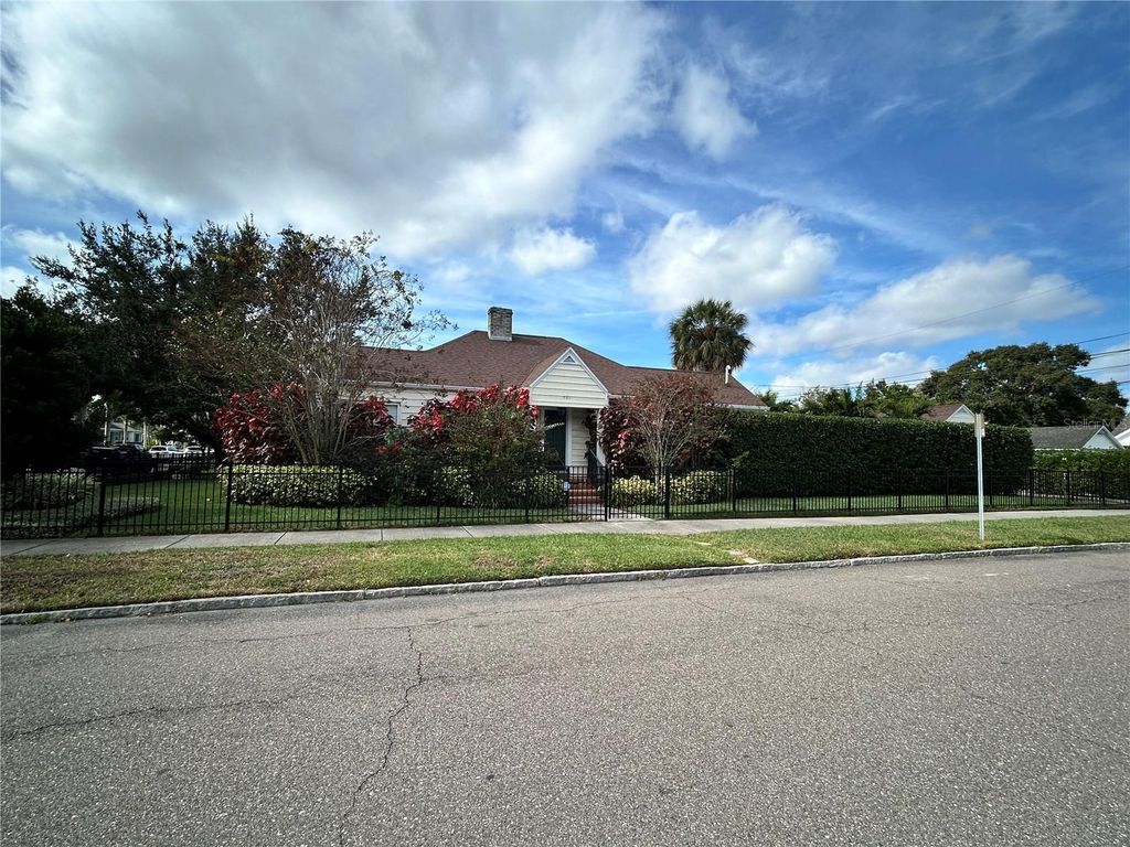 701 29TH AVENUE N, St Petersburg, FL 33704