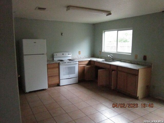 8319 SWEET MAIDEN ST, San Antonio, TX 78242