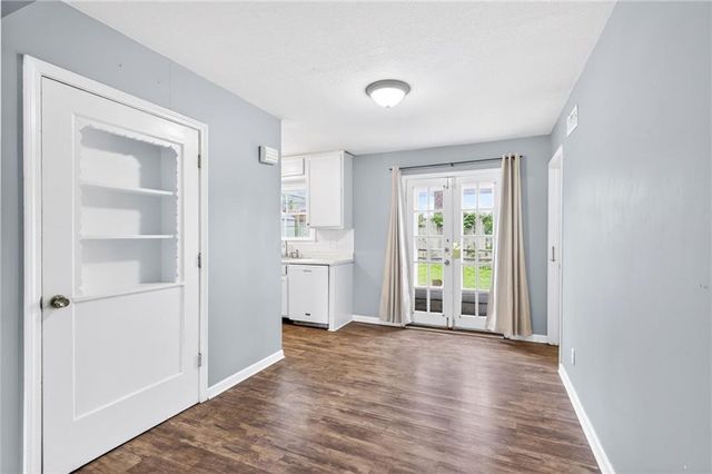 7300 Wyandotte Street, Kansas City, MO 64114