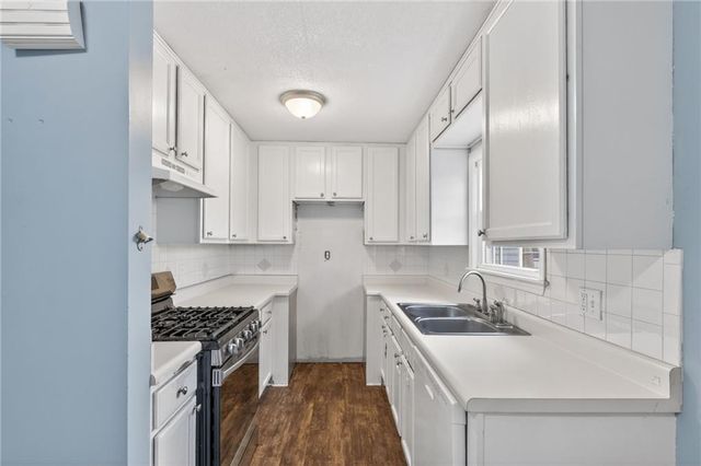 7300 Wyandotte Street, Kansas City, MO 64114