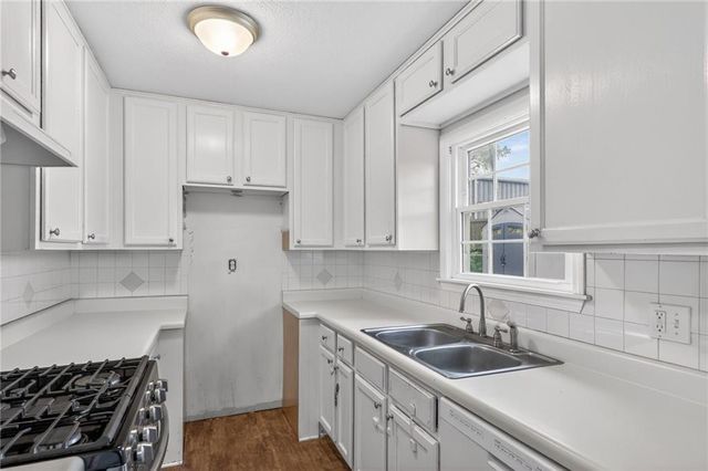 7300 Wyandotte Street, Kansas City, MO 64114