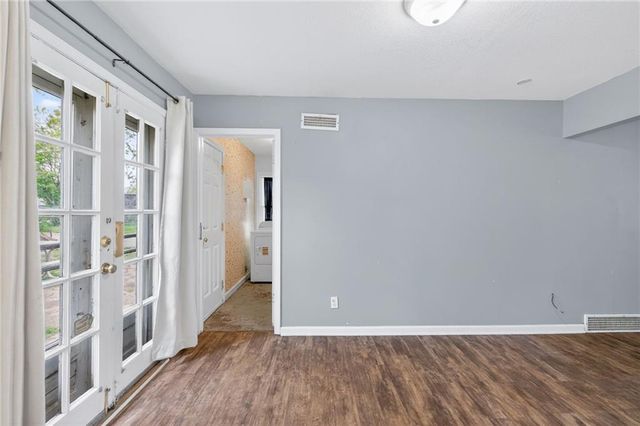 7300 Wyandotte Street, Kansas City, MO 64114