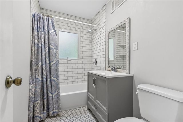 7300 Wyandotte Street, Kansas City, MO 64114