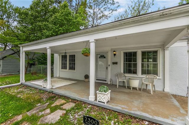 7300 Wyandotte Street, Kansas City, MO 64114