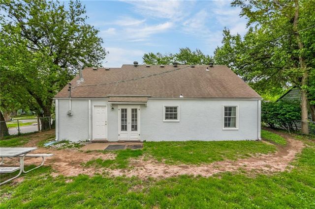 7300 Wyandotte Street, Kansas City, MO 64114