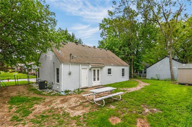 7300 Wyandotte Street, Kansas City, MO 64114