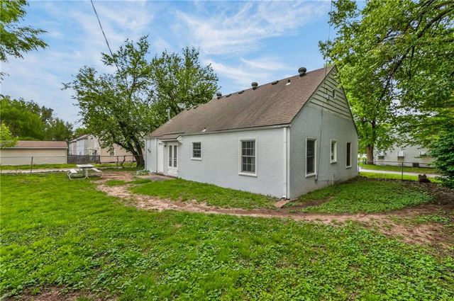 7300 Wyandotte Street, Kansas City, MO 64114