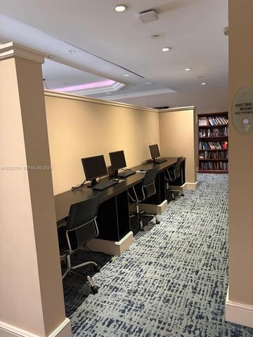 20000 E Country Club Dr 601, Aventura, FL 33180