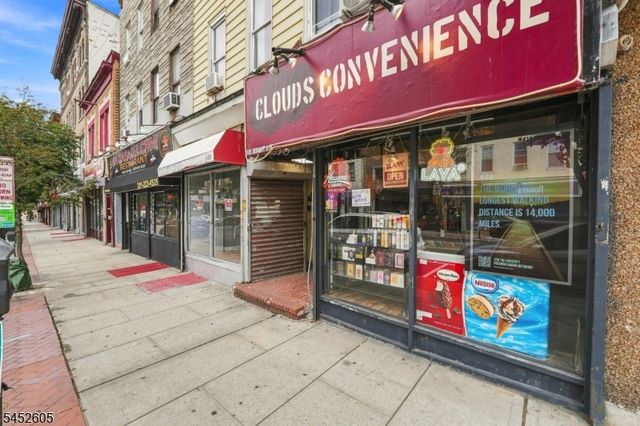 913 Summit Ave, Union City, NJ 07087