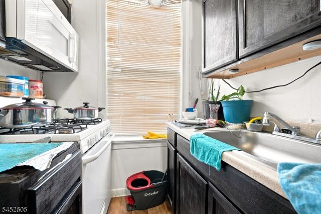 913 Summit Ave, Union City, NJ 07087