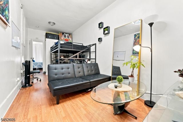 913 Summit Ave, Union City, NJ 07087