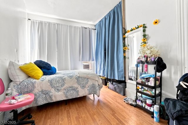 913 Summit Ave, Union City, NJ 07087