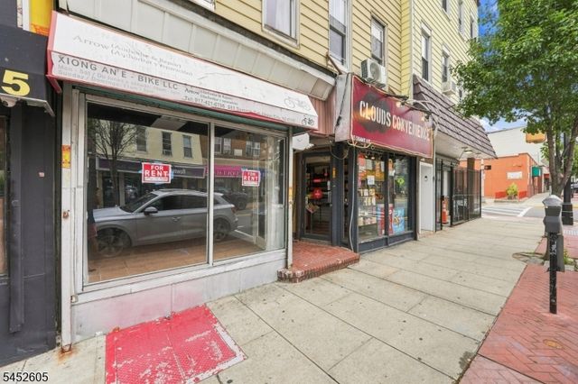 913 Summit Ave, Union City, NJ 07087