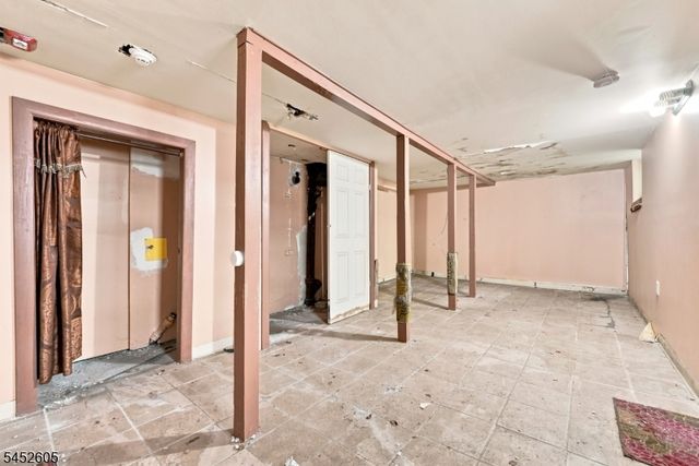 913 Summit Ave, Union City, NJ 07087
