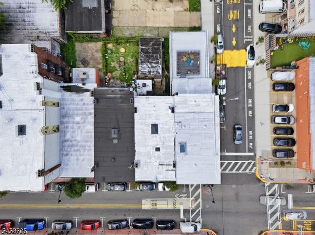 913 Summit Ave, Union City, NJ 07087