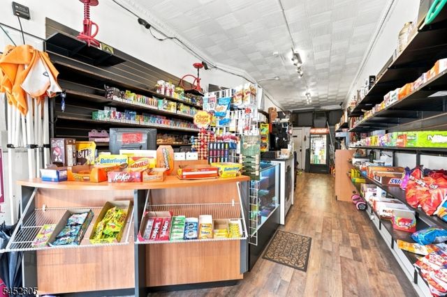 913 Summit Ave, Union City, NJ 07087