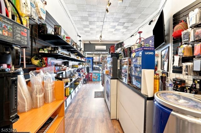 913 Summit Ave, Union City, NJ 07087