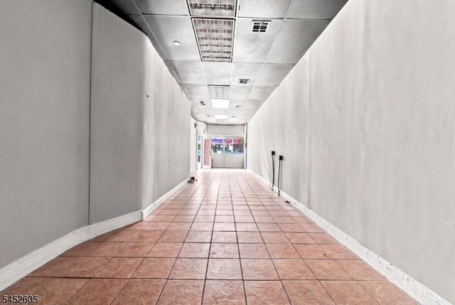 913 Summit Ave, Union City, NJ 07087