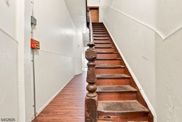 913 Summit Ave, Union City, NJ 07087