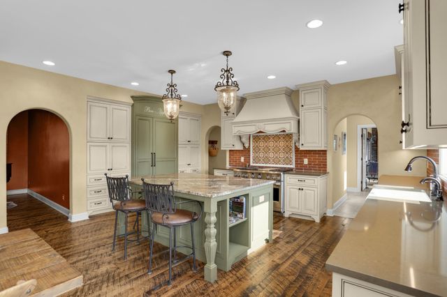 24600 Emerald Lane, Lakeville, MN 55044