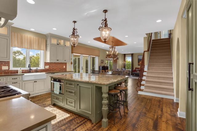24600 Emerald Lane, Lakeville, MN 55044