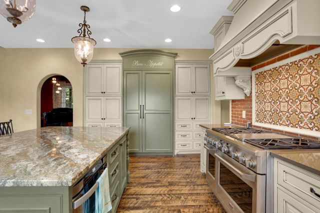 24600 Emerald Lane, Lakeville, MN 55044
