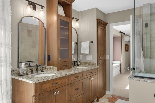 24600 Emerald Lane, Lakeville, MN 55044