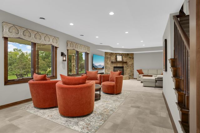 24600 Emerald Lane, Lakeville, MN 55044