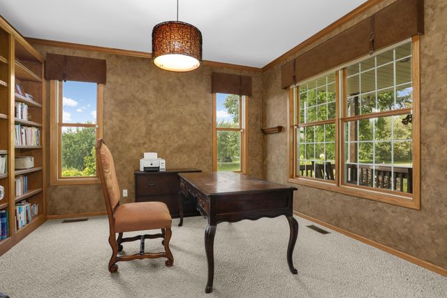 24600 Emerald Lane, Lakeville, MN 55044