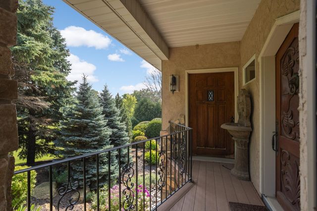 24600 Emerald Lane, Lakeville, MN 55044