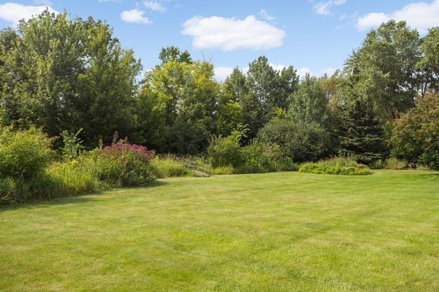24600 Emerald Lane, Lakeville, MN 55044