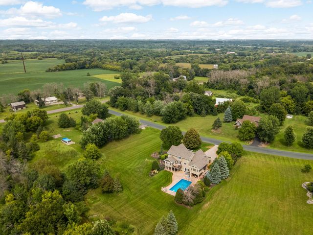24600 Emerald Lane, Lakeville, MN 55044