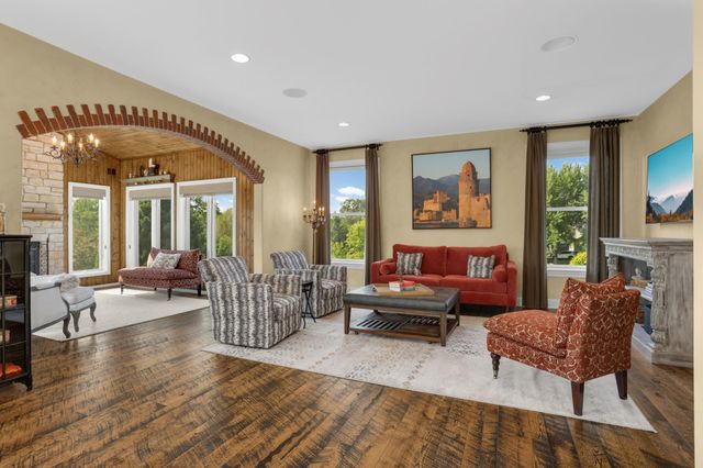 24600 Emerald Lane, Lakeville, MN 55044