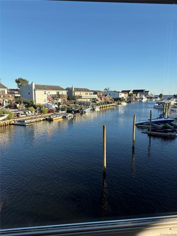 864 Walnut Street, Lindenhurst, NY 11757