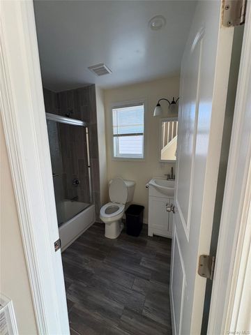 864 Walnut Street, Lindenhurst, NY 11757