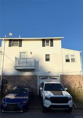 864 Walnut Street, Lindenhurst, NY 11757
