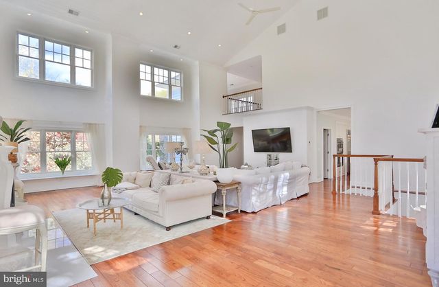 6329 LINWAY TER, Mclean, VA 22101