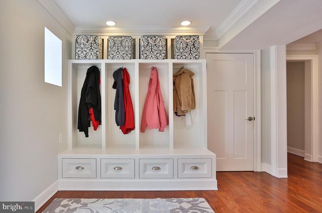 6329 LINWAY TER, Mclean, VA 22101