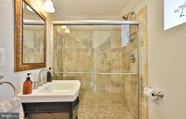 6329 LINWAY TER, Mclean, VA 22101