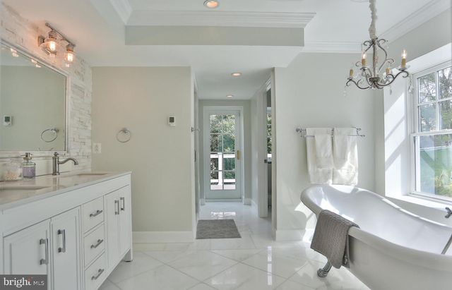 6329 LINWAY TER, Mclean, VA 22101